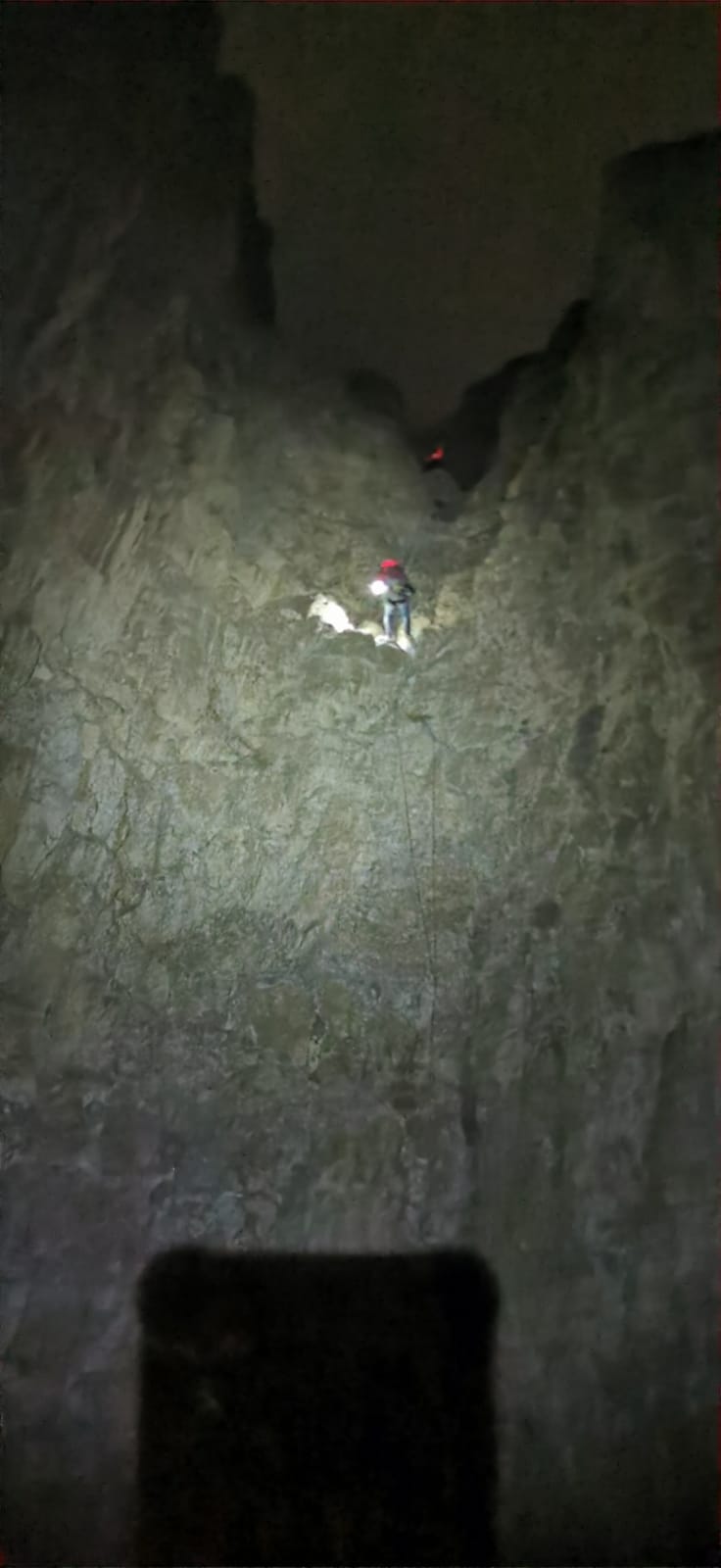 לאחר 9 שעות: שלושה מטיילים חולצו בנחל החצצון | תיעוד