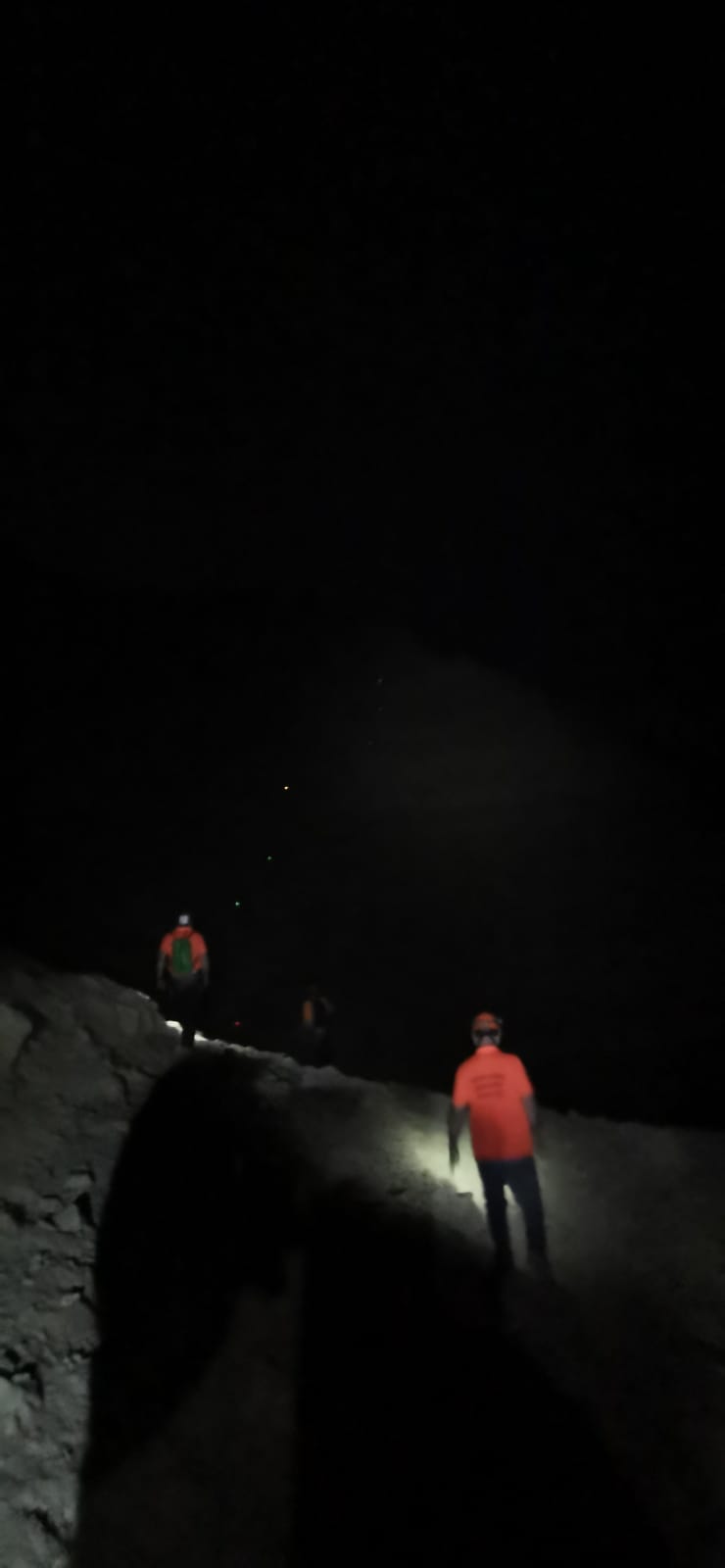 לאחר 9 שעות: שלושה מטיילים חולצו בנחל החצצון | תיעוד