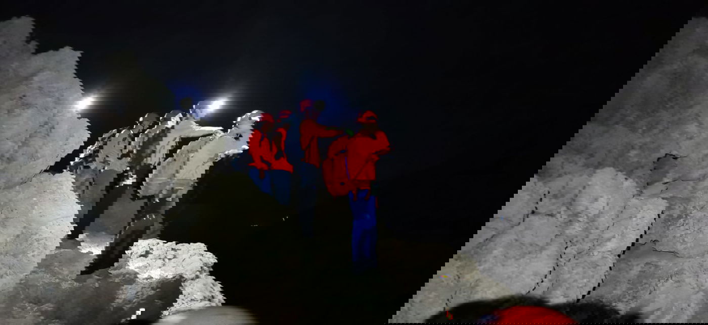 לאחר 9 שעות: שלושה מטיילים חולצו בנחל החצצון | תיעוד