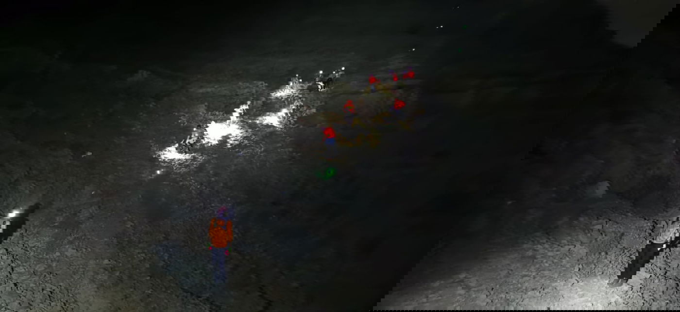 לאחר 9 שעות: שלושה מטיילים חולצו בנחל החצצון | תיעוד