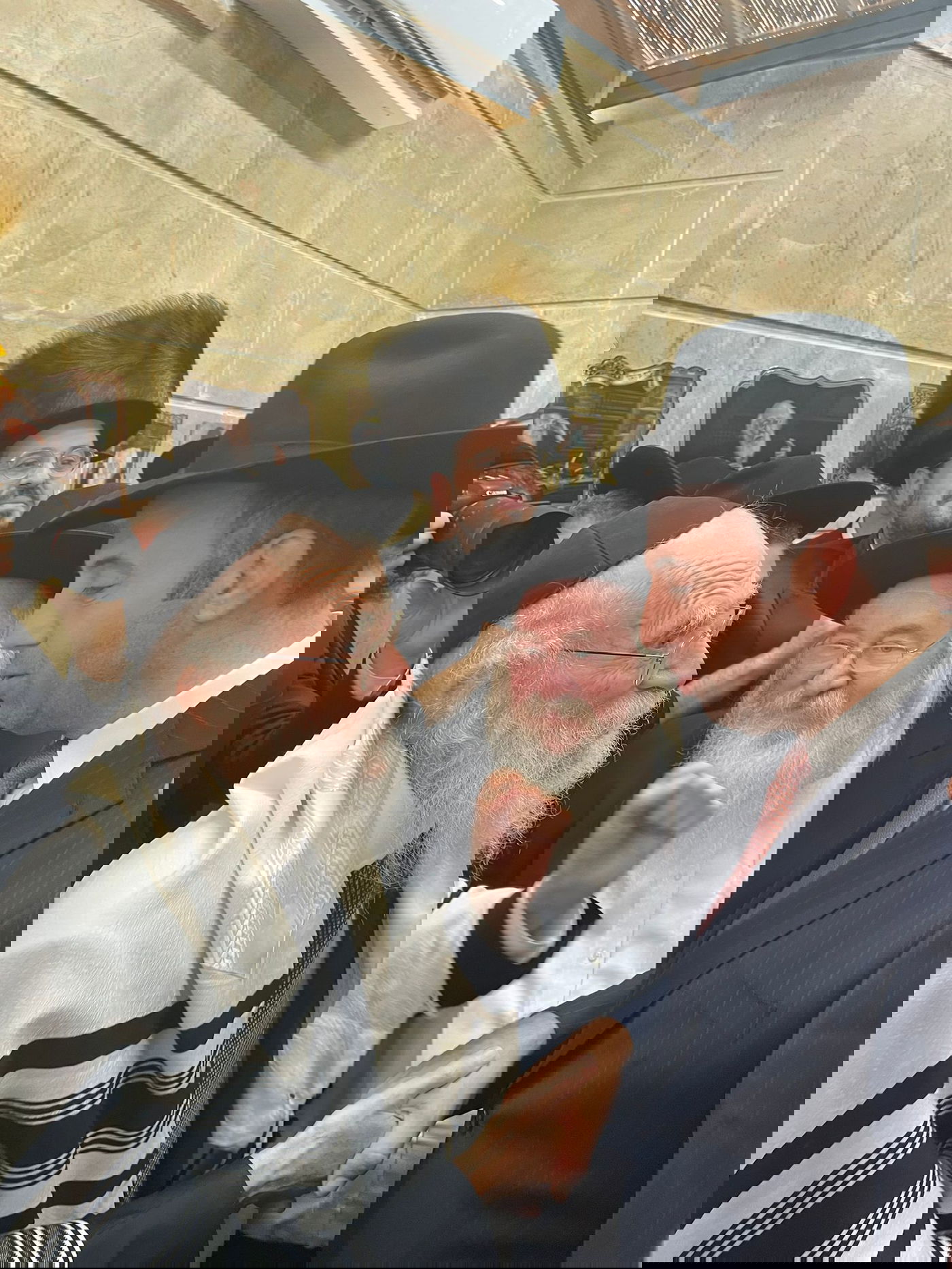 תמיכה מפתיעה | הפוסק לגרינברג: "אתה איש אמת"