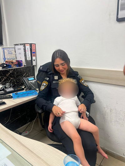 השוטרת עם הבן