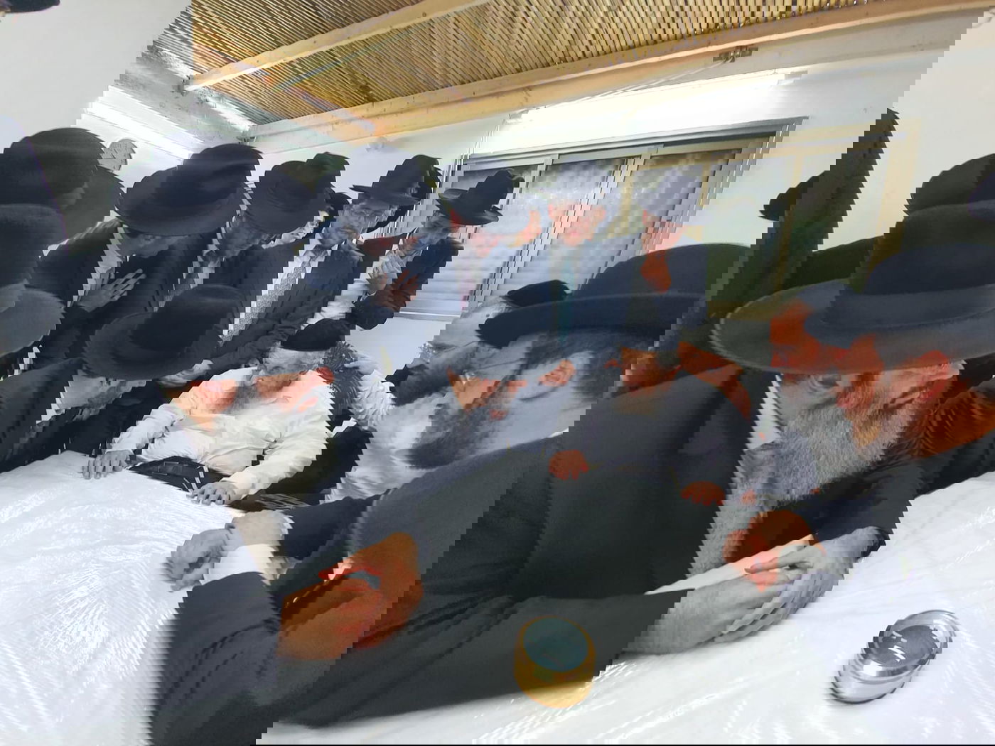 היום הראשון של חול המועד בסוכת הגאון רבי דב לנדו