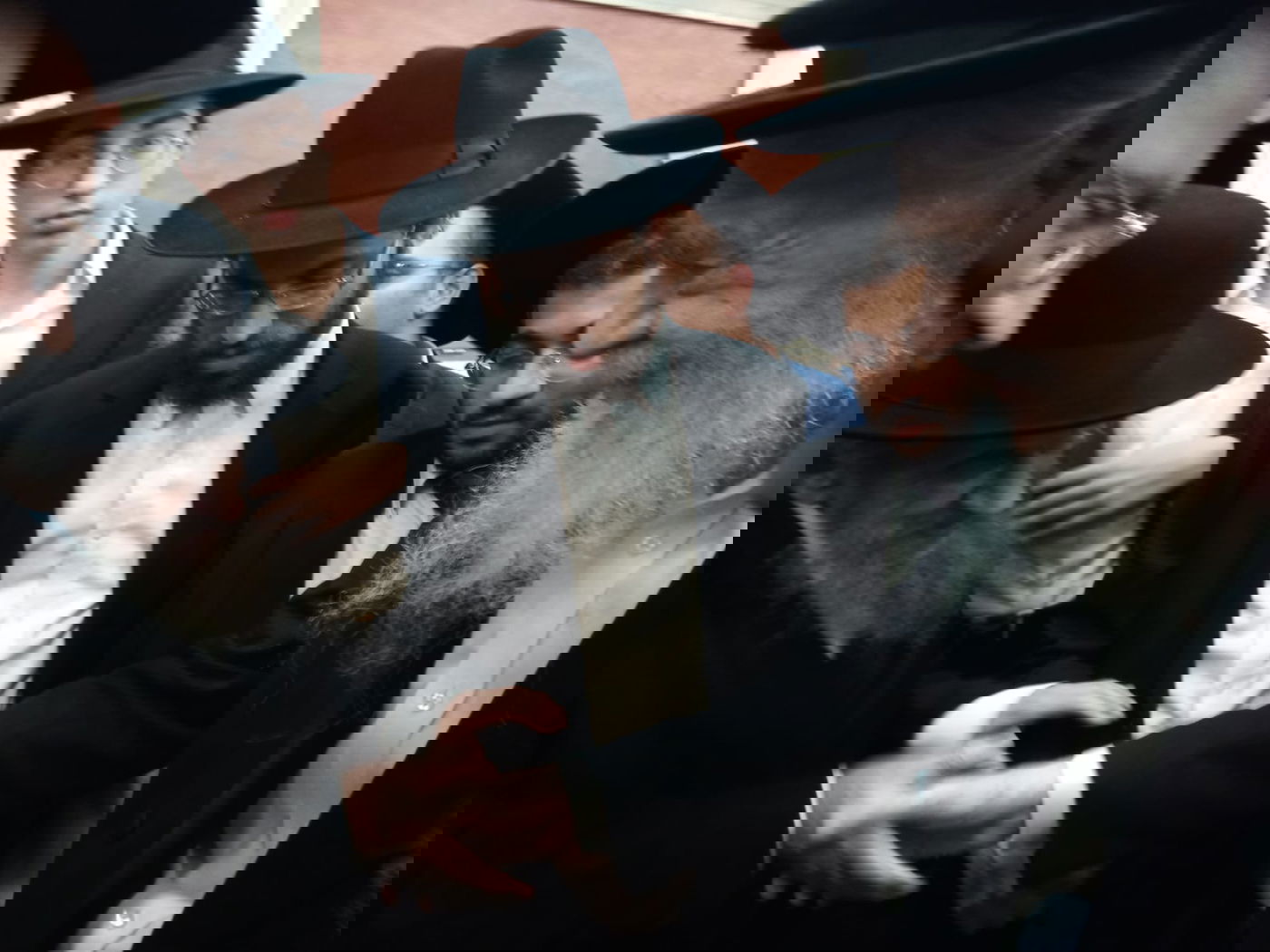 היום הראשון של חול המועד בסוכת הגאון רבי דב לנדו