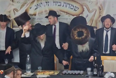 בסוכת ישיבת טשעבין: שמחת בית השואבה עם הגר"ד סגל