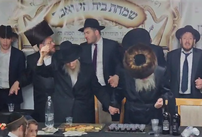 בסוכת ישיבת טשעבין: שמחת בית השואבה עם הגר"ד סגל