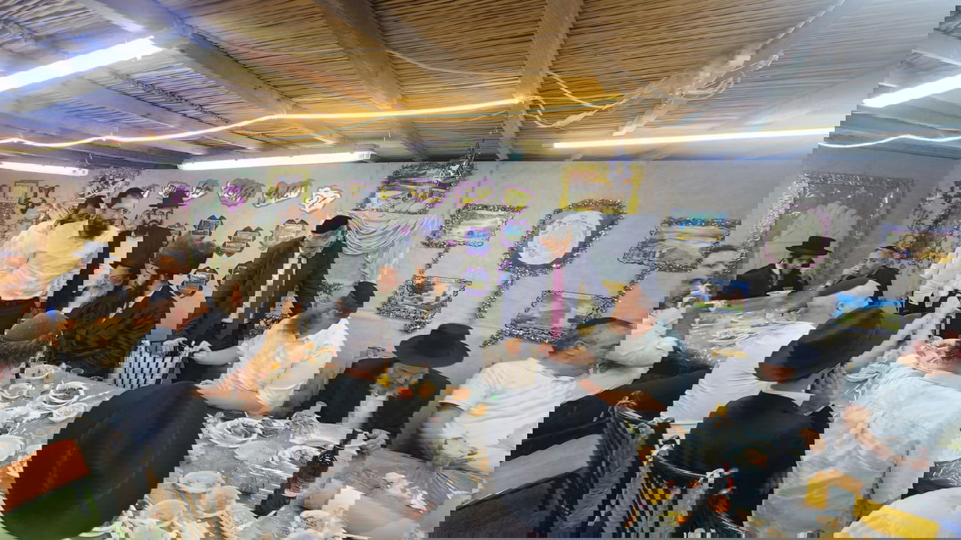 משמאל: רב קהילת חב"ד בעיר הרב ירוסלבסקי, לצד רה"ע פרוש