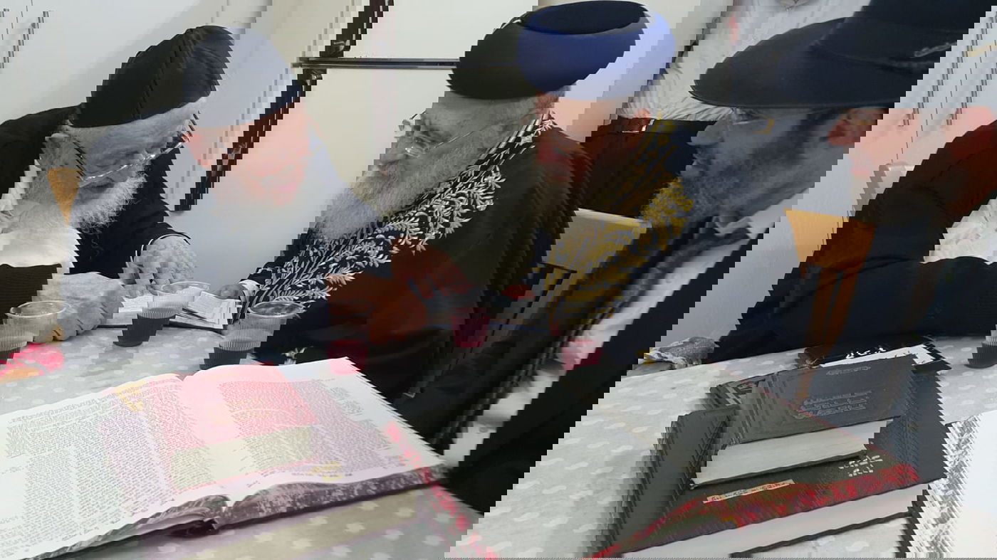 מפגשים היסטוריים של הראשון לציון עם זקני ה'מועצת' של 'דגל התורה' | מאחורי הקלעים