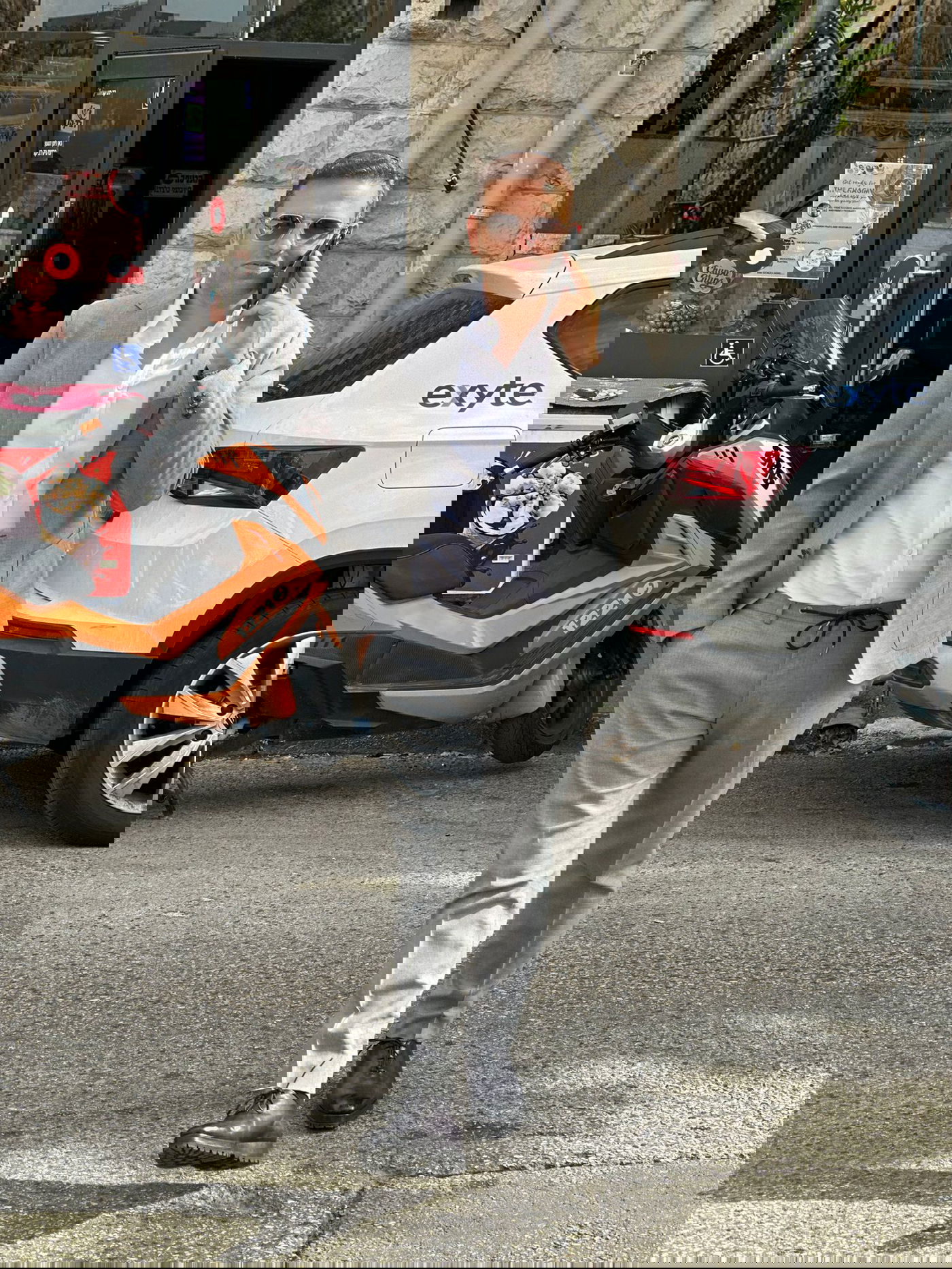 זופניק בכיכר • כל התמונות, הנייעס והחשיפות של סוכות