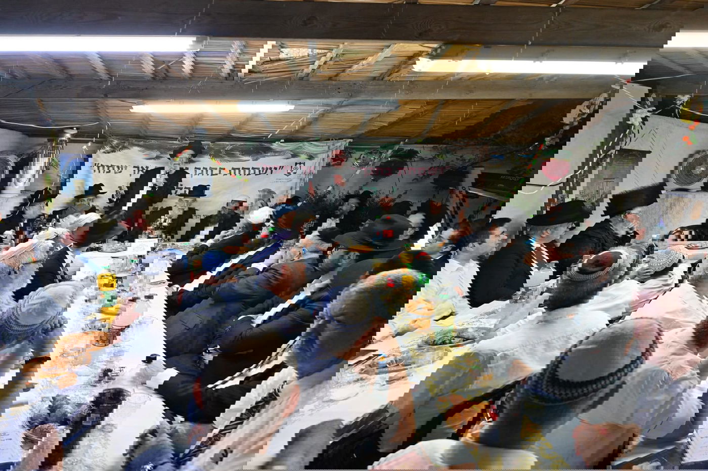 הרב קלמן בער בסוכה