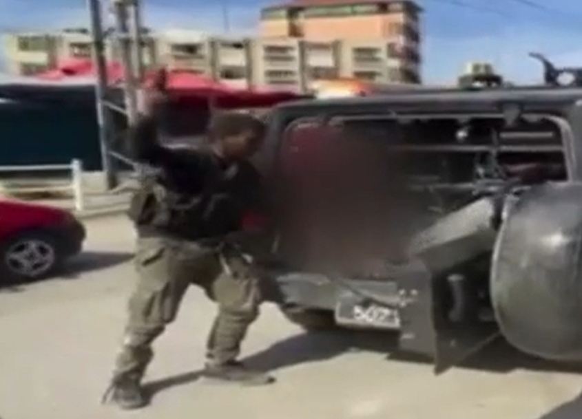 תיעוד בלתי נתפס: עשרות חטופים בתוך רצועת עזה. צפו