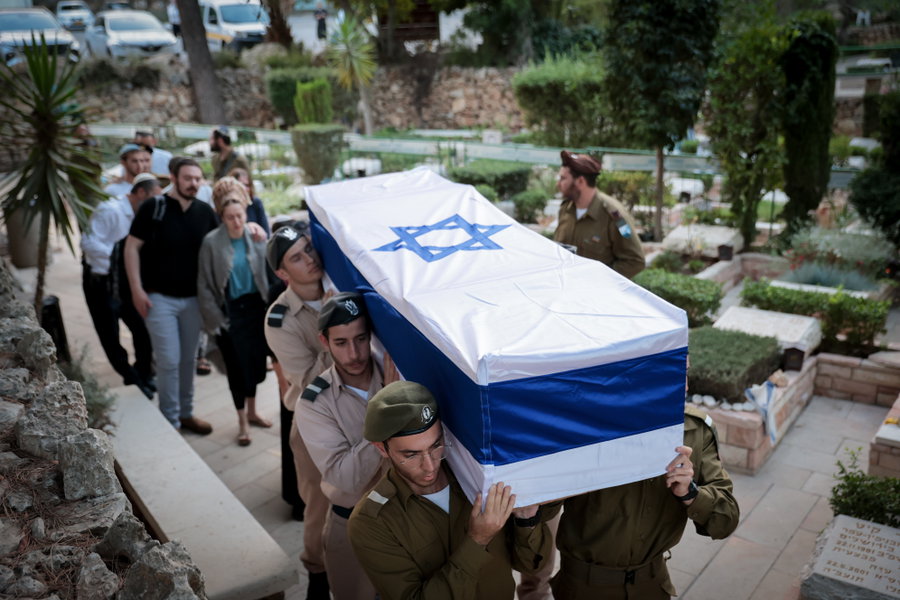 אחד הנרצחים הי"ד מובא למנוחות