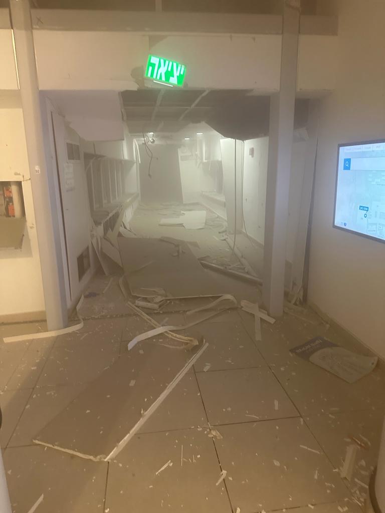 מסדרון בית החולים שניזוק