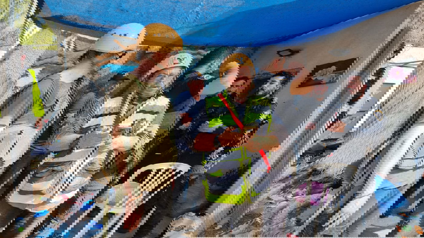 יחידת הכלבנים של המשטרה פועלת ומסייעת ביישובי עוטף עזה להרגעת התושבים 