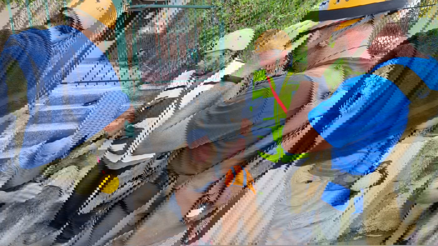 יחידת הכלבנים של המשטרה פועלת ומסייעת ביישובי עוטף עזה להרגעת התושבים 