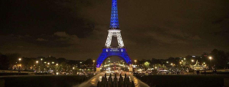 מגדל אייפל בצבעי דגל ישראל