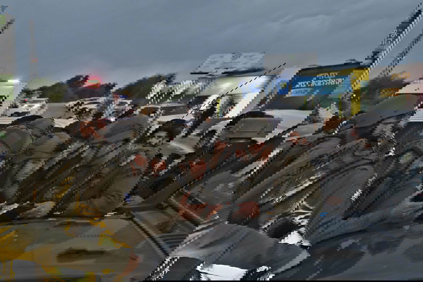 פעילות מפקדי ולוחמי חטיבת "הצנחנים" בשדרות