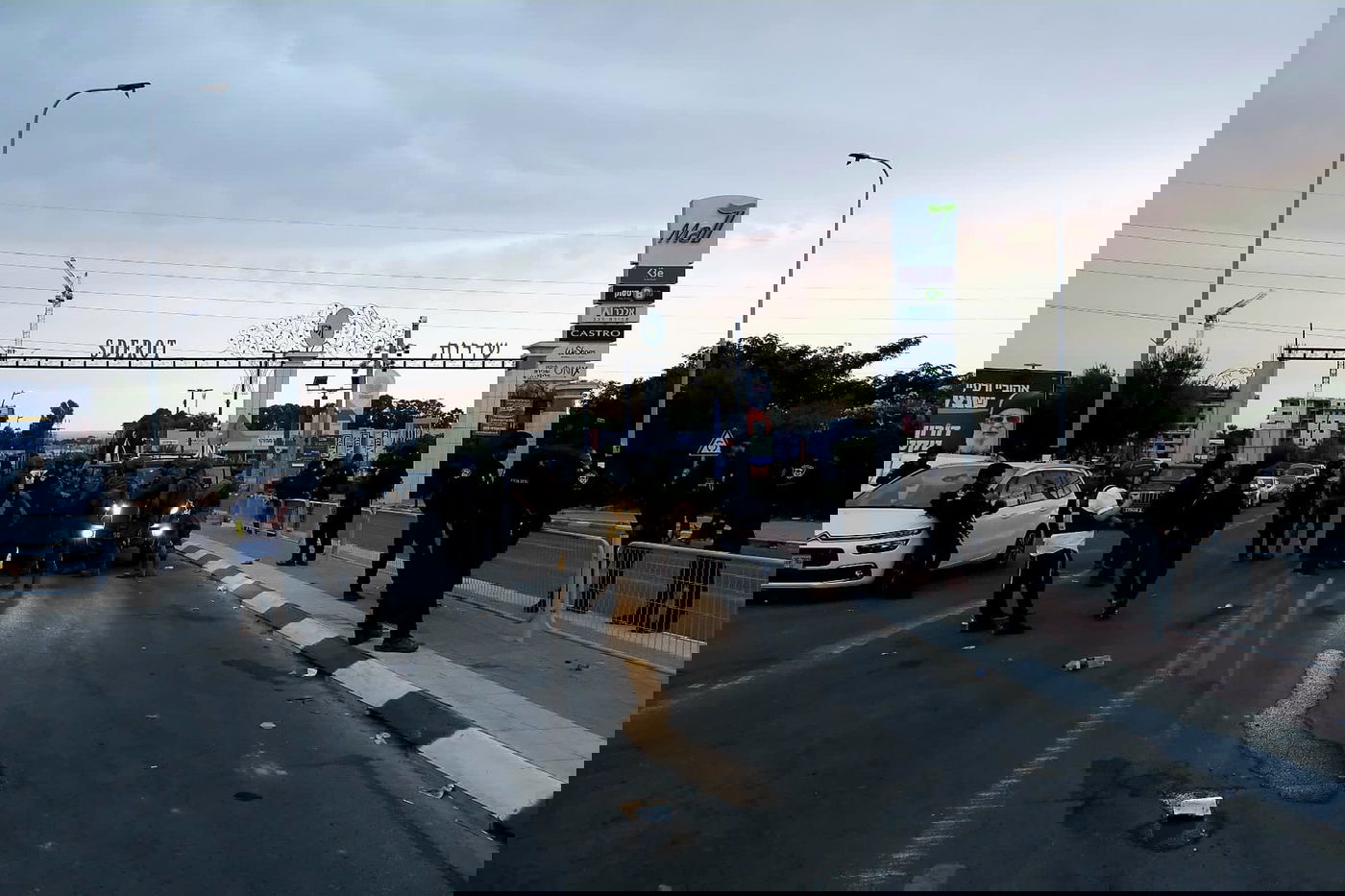 פעילות מפקדי ולוחמי חטיבת "הצנחנים" בשדרות