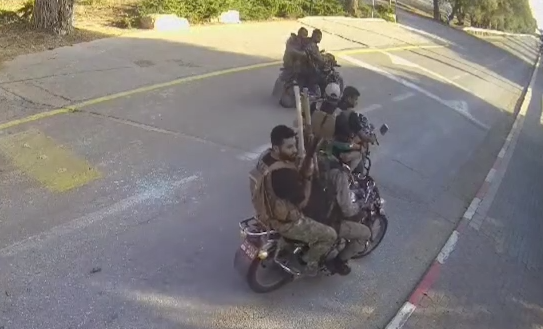 תיעוד: חדירת המחבלים לקיבוץ בארי | לפחות 108 נרצחו