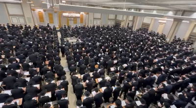 רבבות נענו לקריאה ושערי בתי הכנסיות הפזורים ברחבי עיר התורה לייקווד המו מתפללים