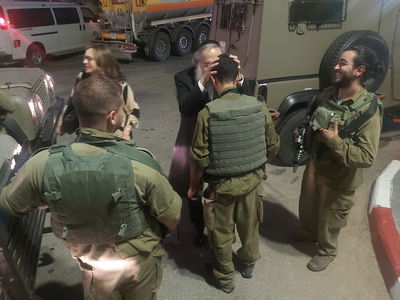 הרב לייבל מבקר את החיילים בדרום