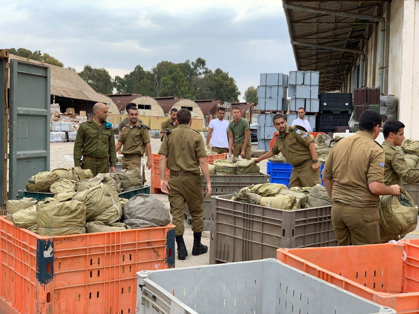3 מיליון כדורים, 4300 אוטובוסים | צה"ל: "כלל הציוד הדרוש קיים בצבא" | צפו 