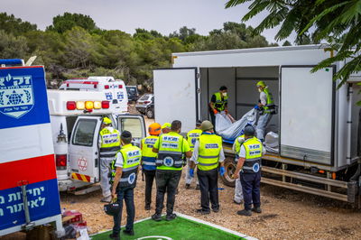 אנשי זק"א בפעילות חסד של אמת 