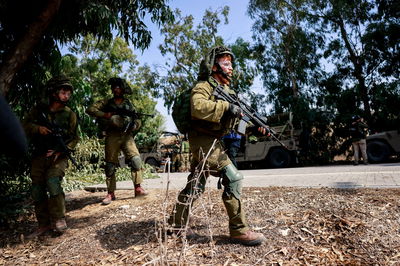 חיילים בכפר עזה