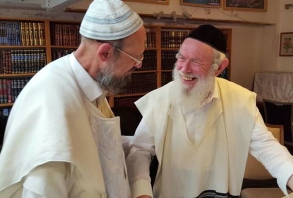 הגר"י זילברשטיין וחתנו הגר"ד קוק