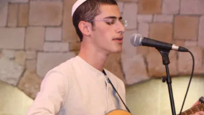 עמיחי פלסר ומקהלת הישיבה לצעירים בסינגל חדש: "אהבת קדומים"