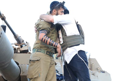 חסיד חב"ד עם חייל