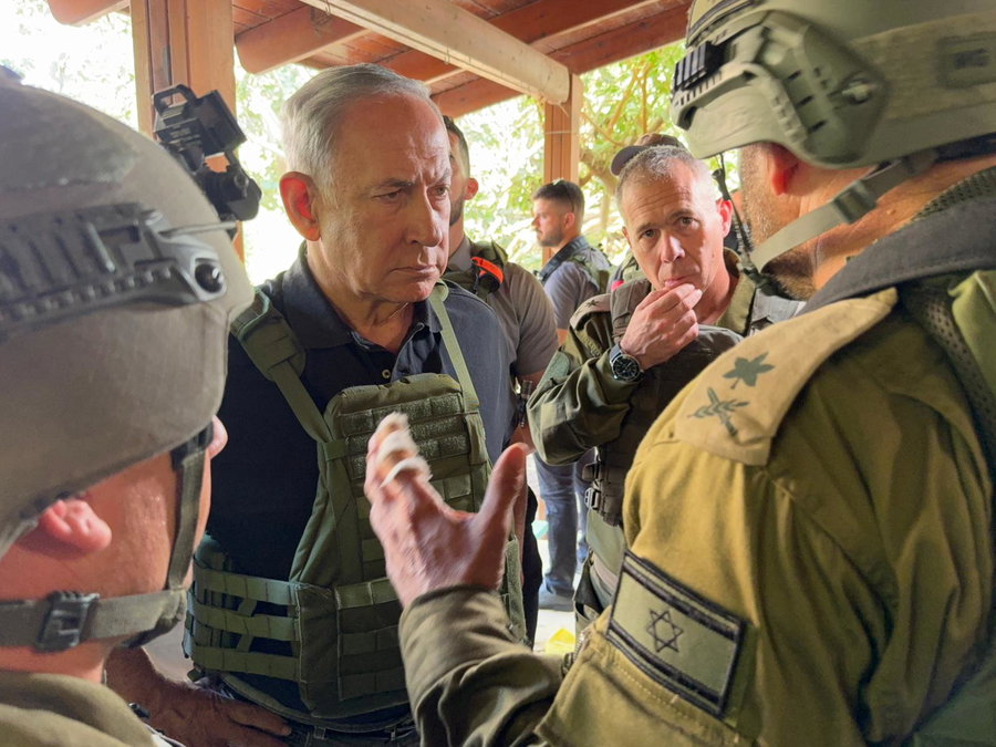 רה"מ נתניהו ביקר בקיבוץ בארי: "אנחנו נחסל את החמאס"