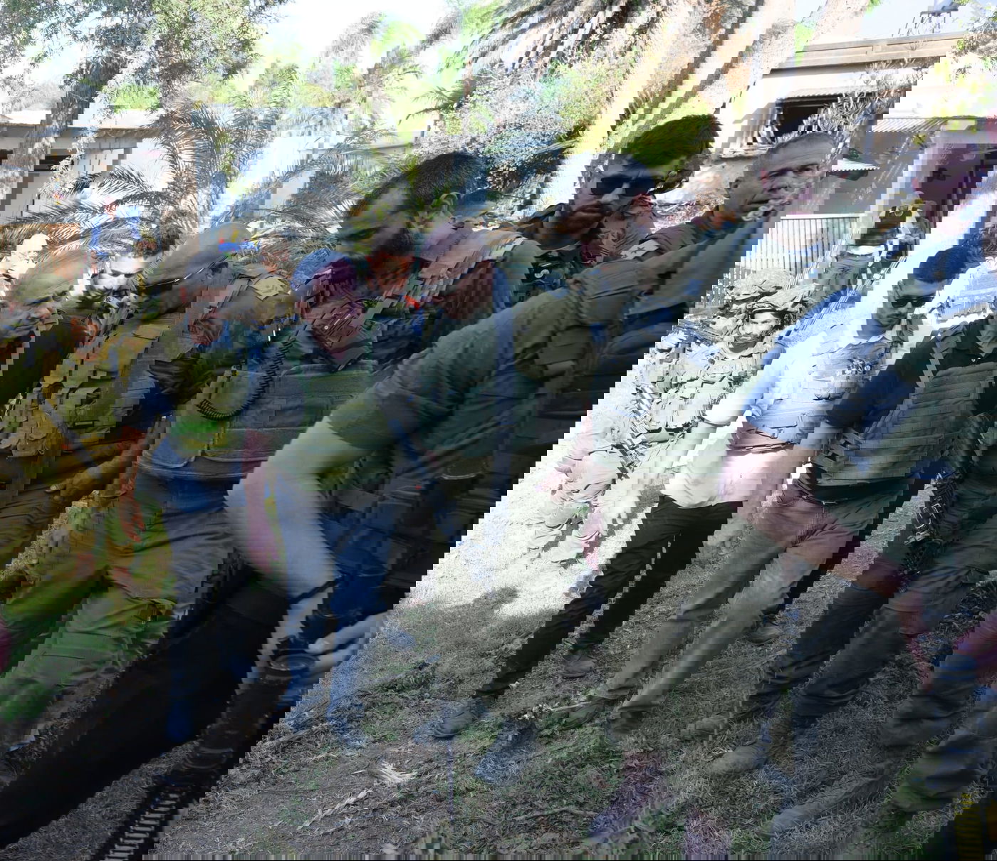 רה"מ נתניהו ביקר בקיבוץ בארי: "אנחנו נחסל את החמאס"