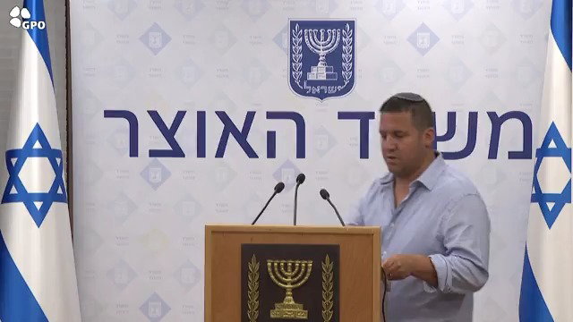 מסיבת העיתונאים, הערב