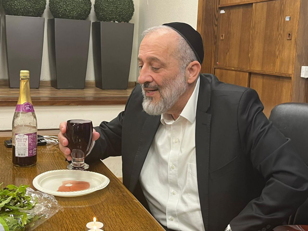 אריה דרעי בהבדלה, אמש בקריה 