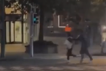 החשוד בירי - לבוש סרבל כחול