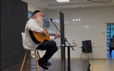 שולי רנד ריגש בהלוויית הצעיר שנרצח בטבח ברעים • תיעוד מרגש