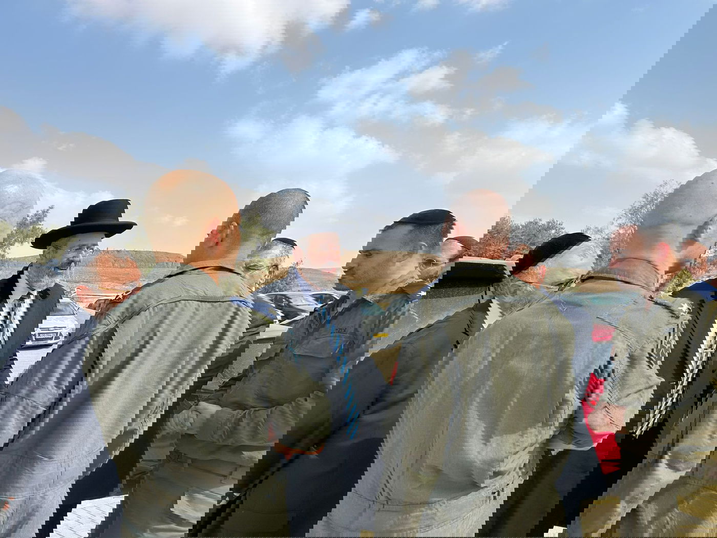 הרב הראשי הגר"ד לאו ביקר בבסיס חיל האוויר וחיזק את החיילים