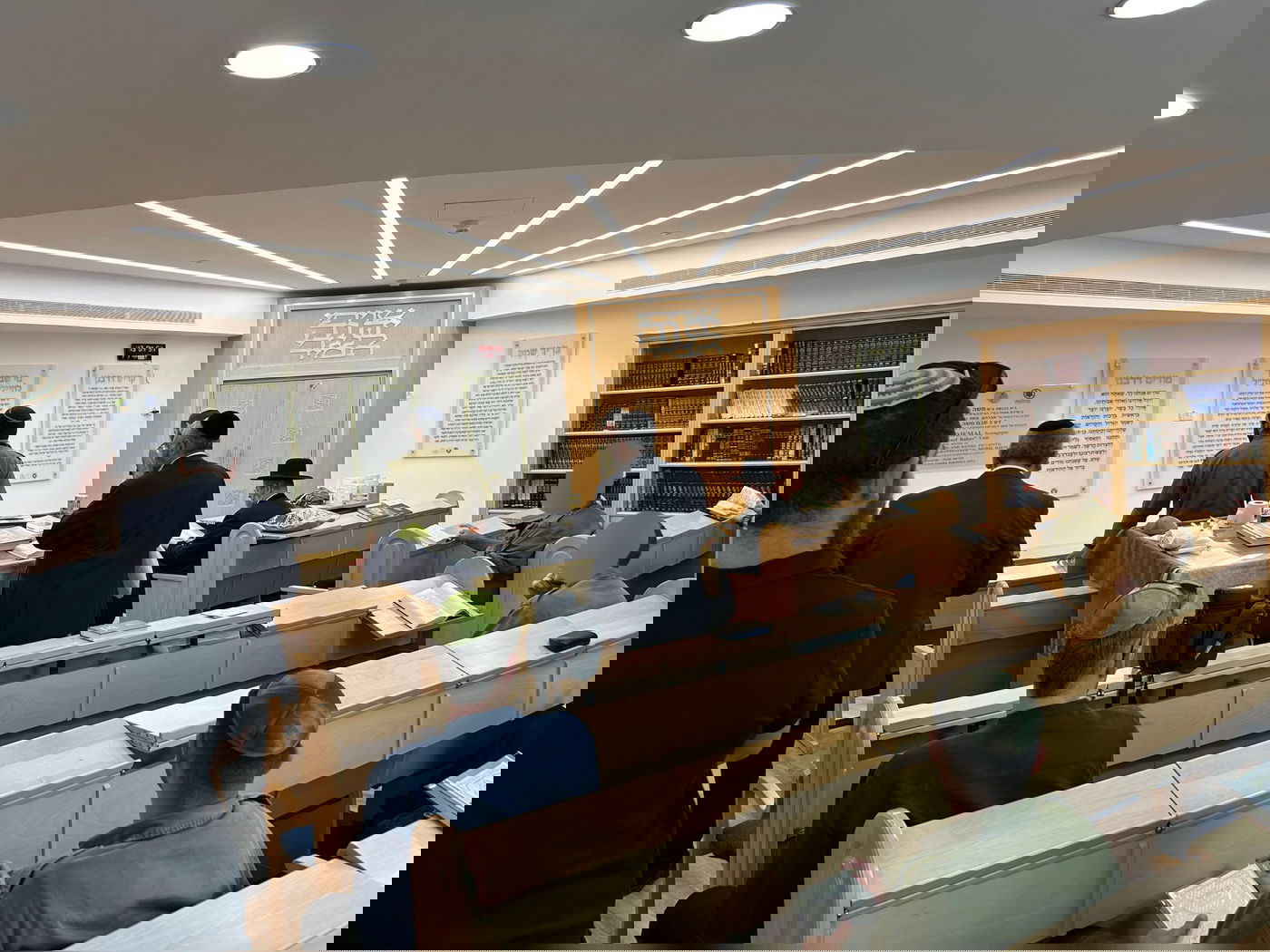 הרב הראשי הגר"ד לאו ביקר בבסיס חיל האוויר וחיזק את החיילים