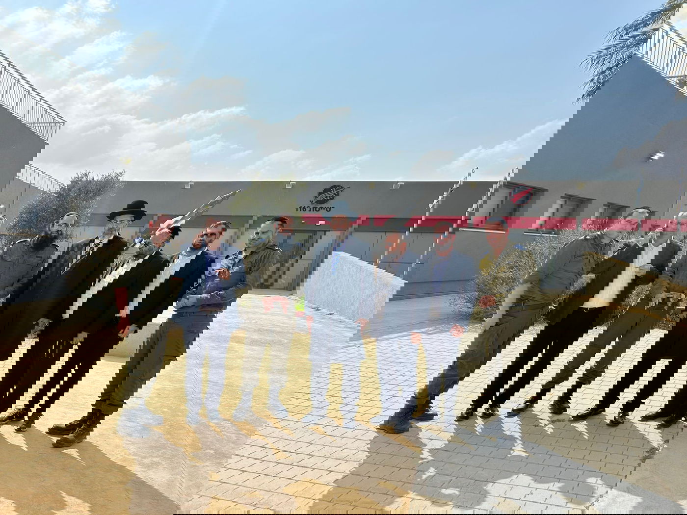 הרב הראשי הגר"ד לאו ביקר בבסיס חיל האוויר וחיזק את החיילים