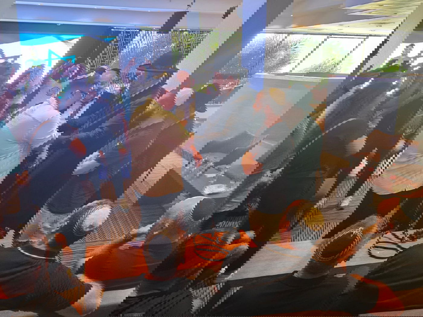 מרגש: הרב הראשי בברכת 'הגומל' עם ניצולי טבח חמאס. צפו