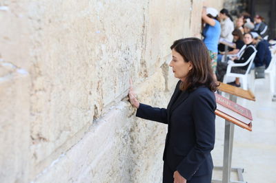 המושלת בכותל המערבי