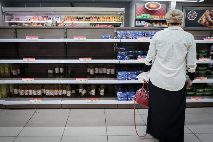 השבוע הראשון למלחמה | מדפים ריקים ברשתות