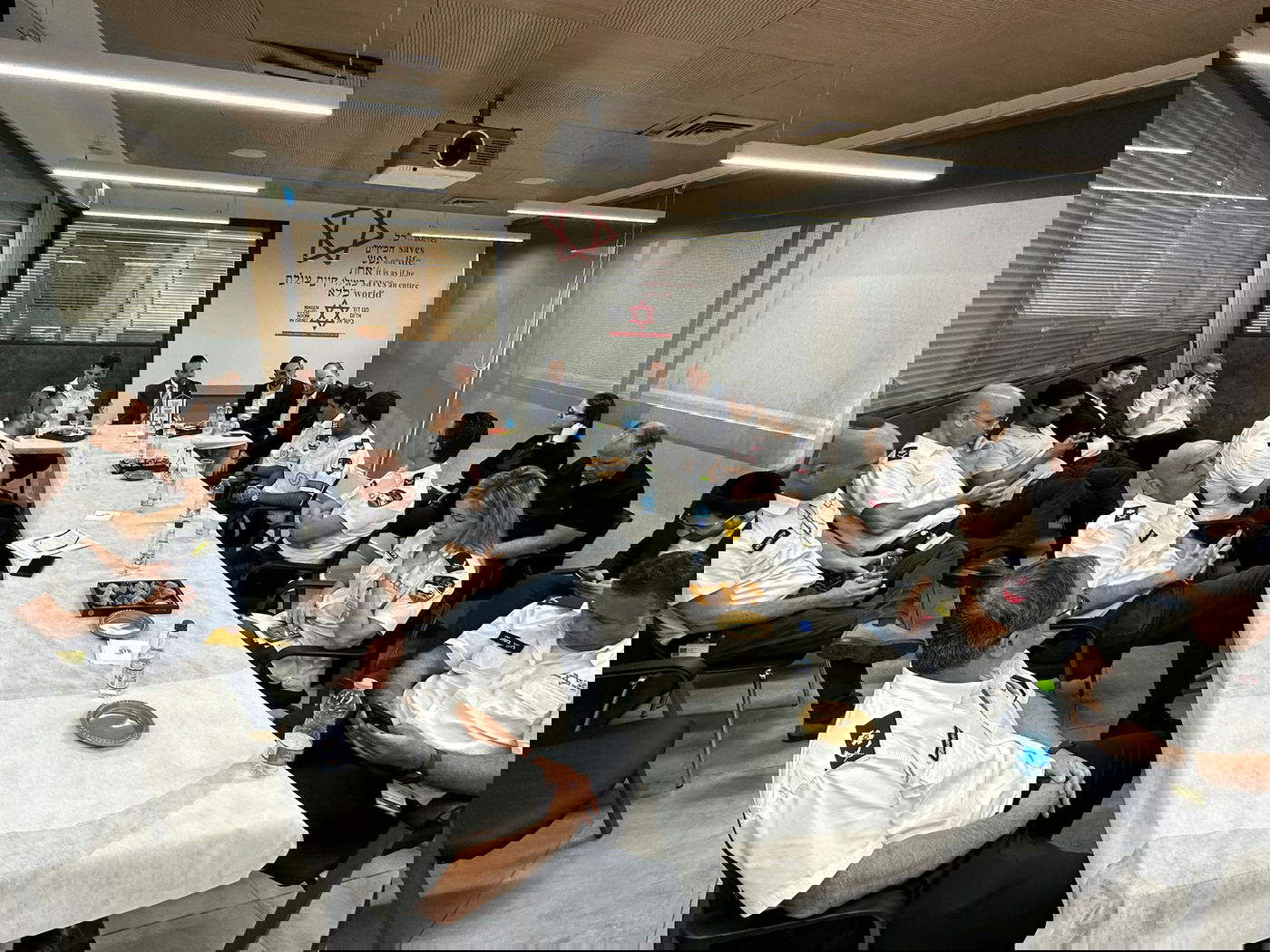 שר הבריאות במוקד מד"א: "הצוותים פרוסים בכל הארץ ומוכנים לכל קריאה"