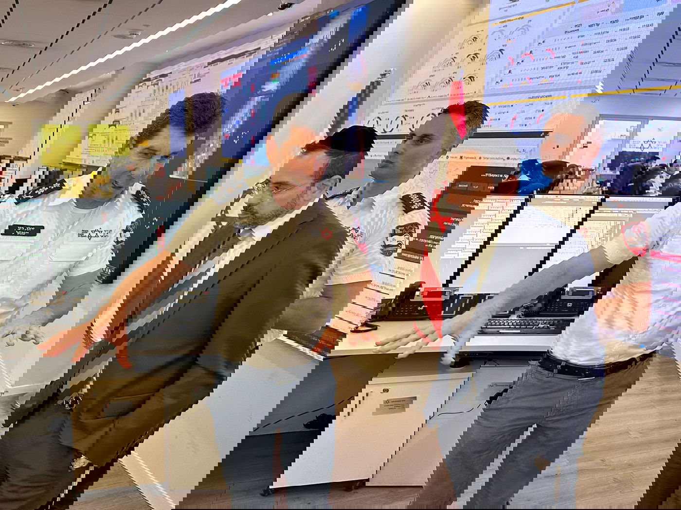 שר הבריאות במוקד מד"א: "הצוותים פרוסים בכל הארץ ומוכנים לכל קריאה"