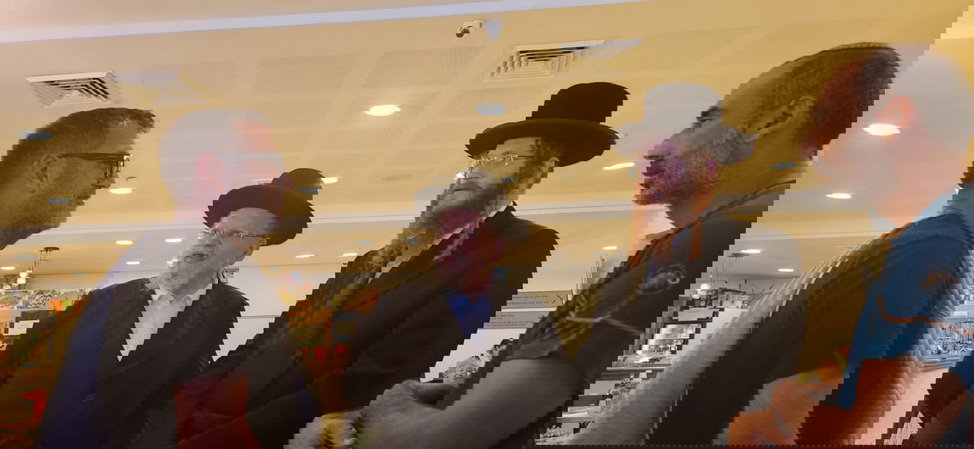 התושבים נפעמו: ספר התורה שהציל את קיבוץ זיקים