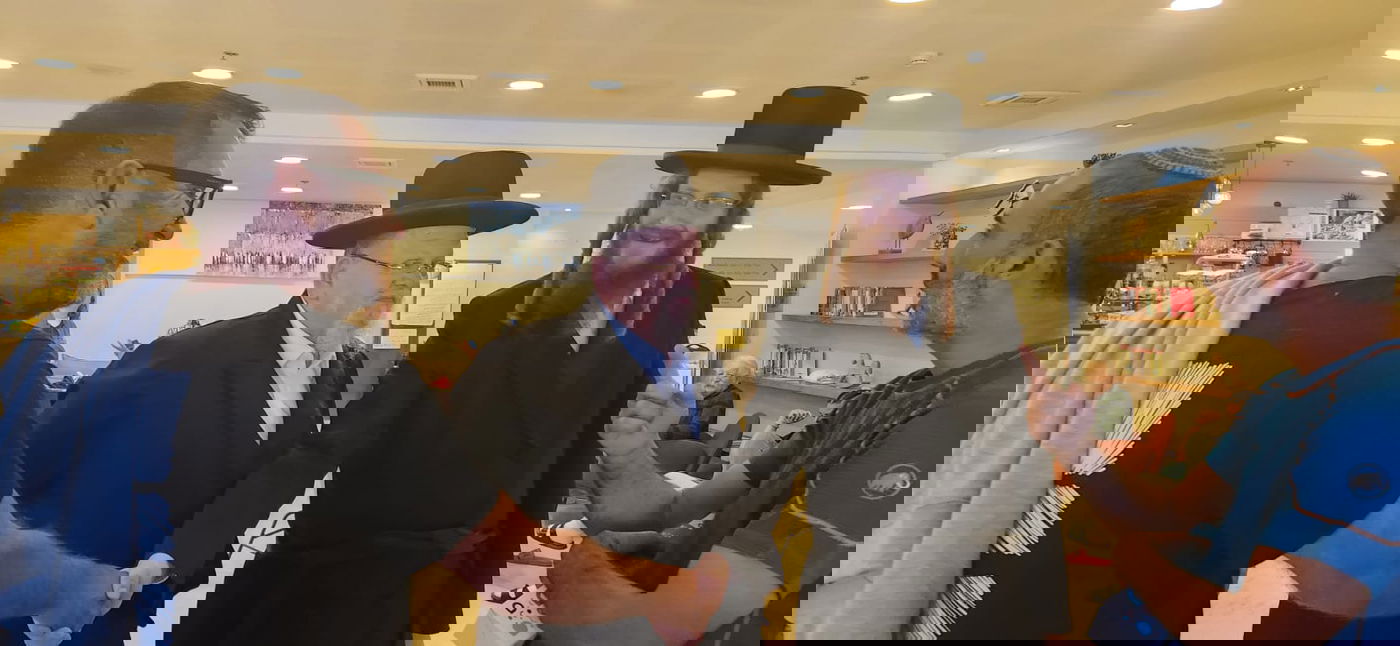 התושבים נפעמו: ספר התורה שהציל את קיבוץ זיקים