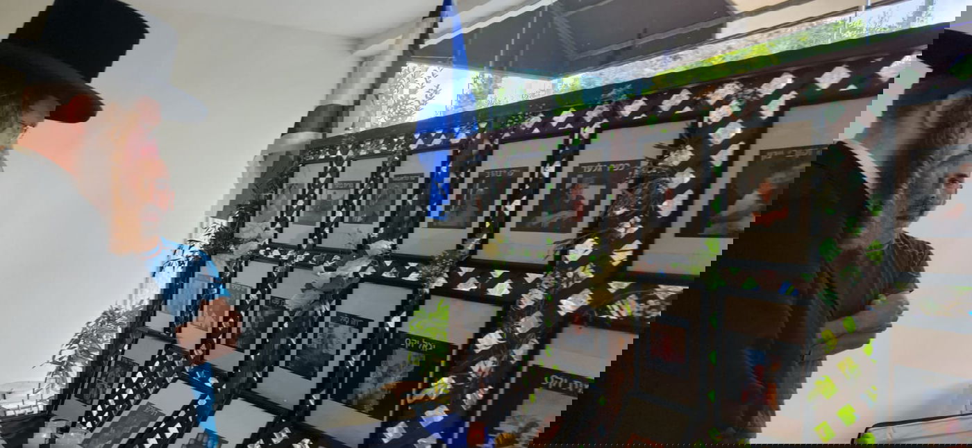 התושבים נפעמו: ספר התורה שהציל את קיבוץ זיקים