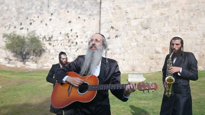 אהרן שפיצר בסינגל קליפ חדש למצב: "כי בא מועד"