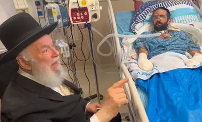 הגר"י זילברשטיין בא לבקר פצוע מהקרב עם המחבלים - ואז נשמעה אזעקה | צפו